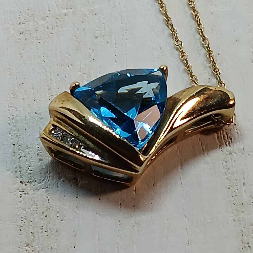 Diamond & Blue Topaz 💙 10KYG pendant & chain. Proceeds to Horse Rescue